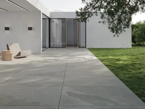 Vialetto in giardino con lastre in gres grigio 60x120 spessore 2 cm